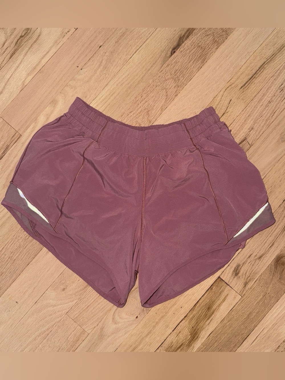 Lululemon Hotty Hot Low-Rise Lined Shorts 2.5”